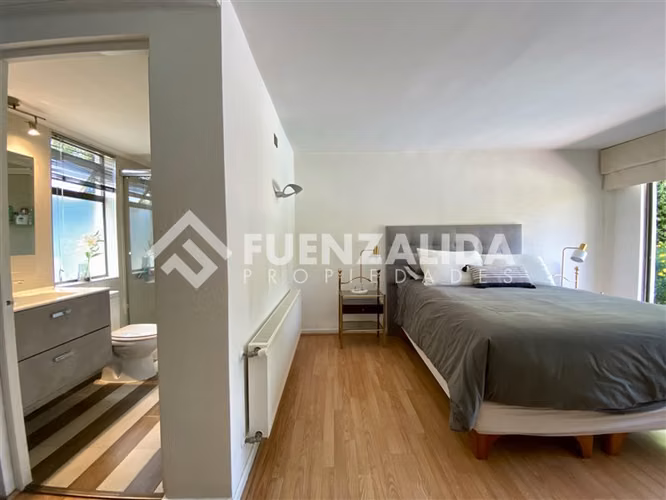 Casa en venta de 4 dorm. en Lo Barnechea