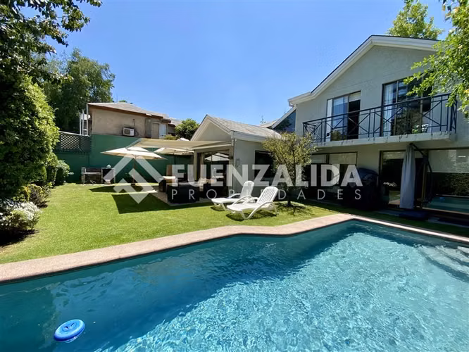 Casa en venta de 4 dorm. en Lo Barnechea