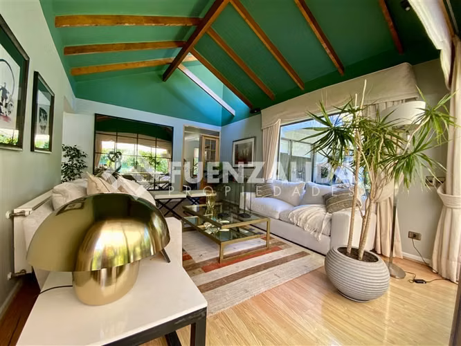Casa en venta de 4 dorm. en Lo Barnechea