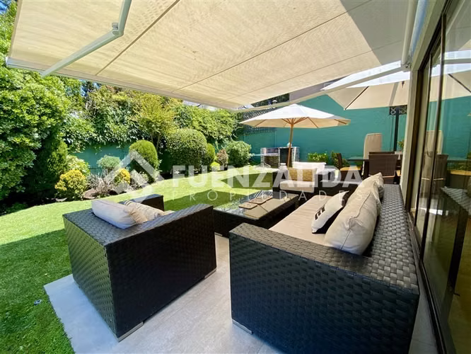 Casa en venta de 4 dorm. en Lo Barnechea