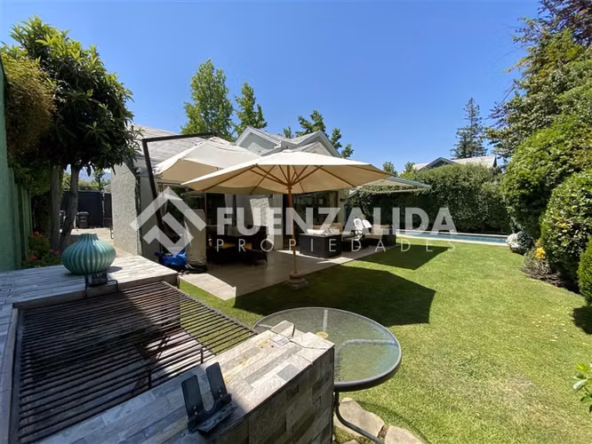 Casa en venta de 4 dorm. en Lo Barnechea