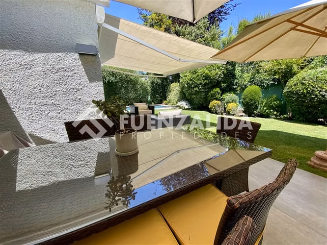 Casa en venta de 4 dorm. en Lo Barnechea