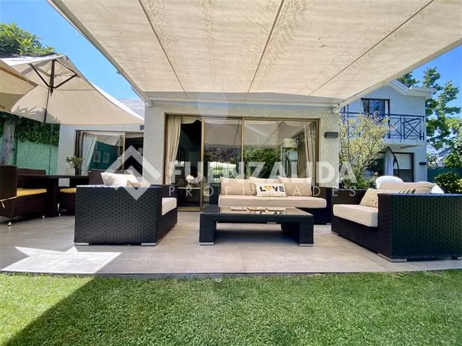 Casa en venta de 4 dorm. en Lo Barnechea