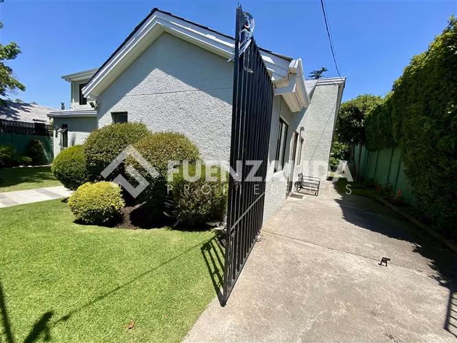 Casa en venta de 4 dorm. en Lo Barnechea