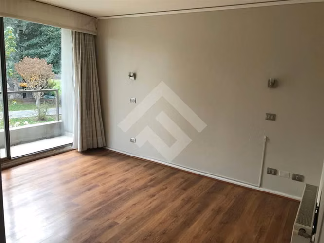 Departamento en venta de 2 dorm. en Lo Barnechea