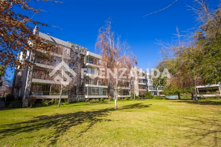 Departamento en venta de 2 dorm. en Lo Barnechea