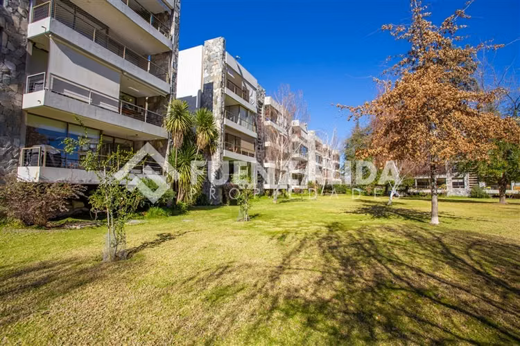 Departamento en venta de 2 dorm. en Lo Barnechea