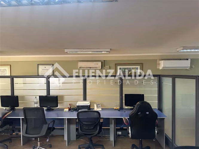 Amplia Oficina en Edificio Panorámico
