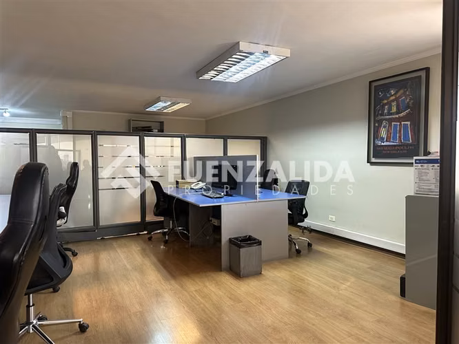 Amplia Oficina en Edificio Panorámico