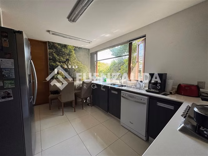 Casa en venta de 5 dorm. en Los Bosques