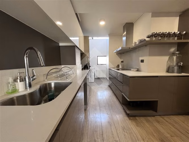 Dpto triplex en venta de 3 dorm.mas servicios en La Dehesa