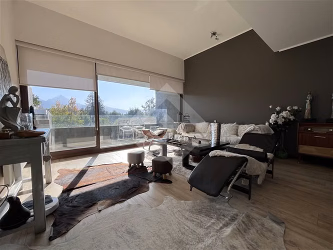 Dpto triplex en venta de 3 dorm.mas servicios en La Dehesa