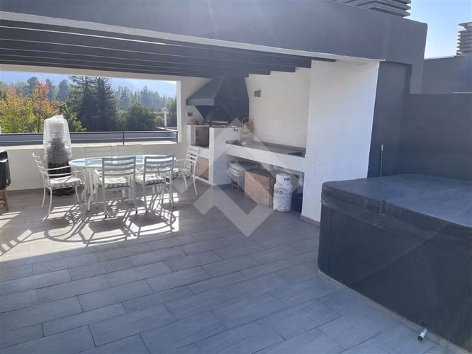 Dpto triplex en venta de 3 dorm.mas servicios en La Dehesa