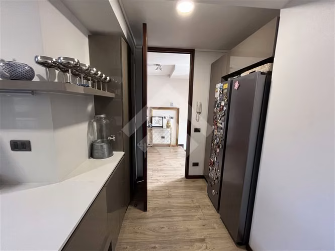 Dpto triplex en venta de 3 dorm.mas servicios en La Dehesa
