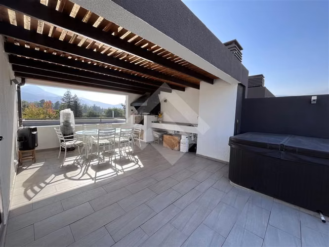 Dpto triplex en venta de 3 dorm.mas servicios en La Dehesa