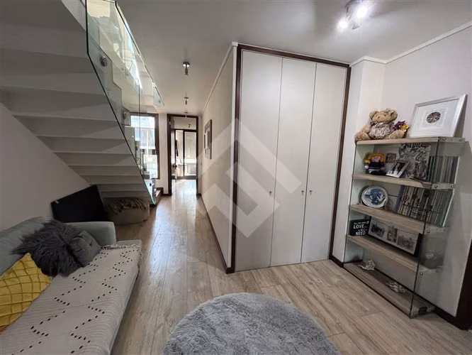 Dpto triplex en venta de 3 dorm.mas servicios en La Dehesa