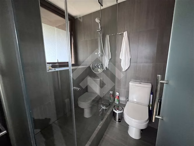 Dpto triplex en venta de 3 dorm.mas servicios en La Dehesa