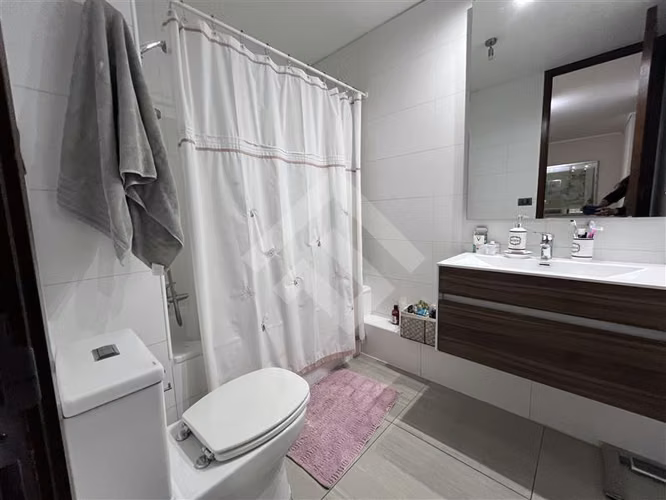 Dpto triplex en venta de 3 dorm.mas servicios en La Dehesa