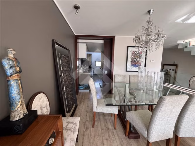 Dpto triplex en venta de 3 dorm.mas servicios en La Dehesa