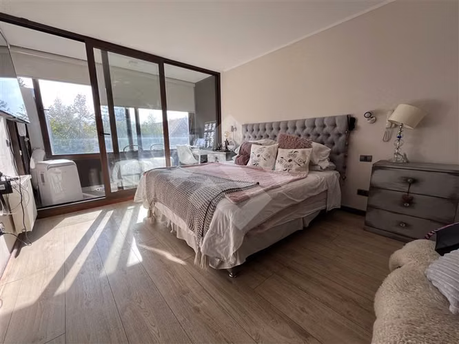 Dpto triplex en venta de 3 dorm.mas servicios en La Dehesa