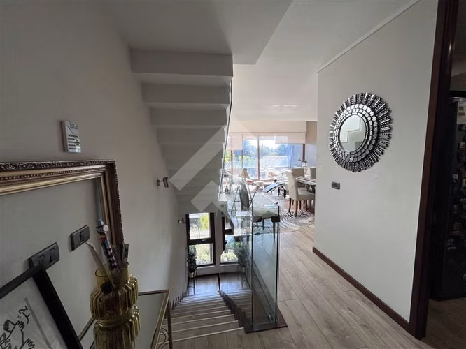 Dpto triplex en venta de 3 dorm.mas servicios en La Dehesa