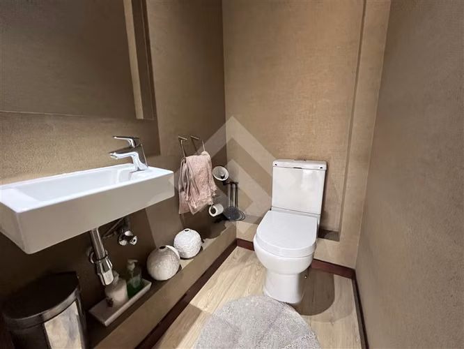 Dpto triplex en venta de 3 dorm.mas servicios en La Dehesa