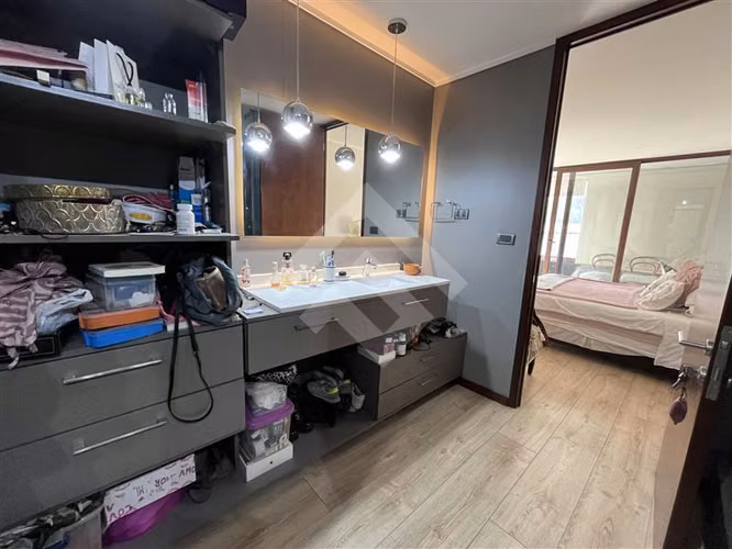 Dpto triplex en venta de 3 dorm.mas servicios en La Dehesa