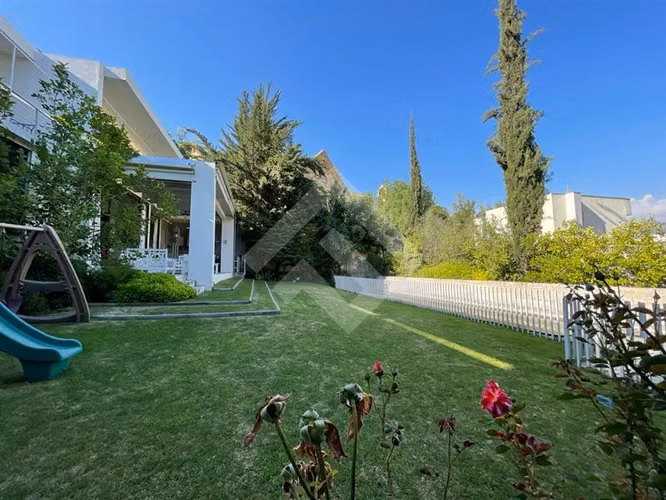 Casa En Venta Colegio Everest Santiago College El Golf de Ma