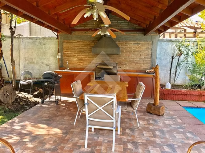 Preciosa casa estilo chileno en excelente ubicación