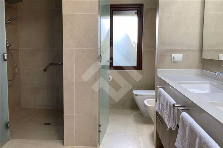 Casa en Venta 3D, 5B, 2 Salitas y 5 Estac. Lo Barnechea