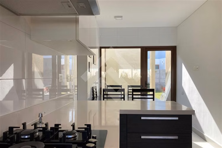 Casa en Venta 3D, 5B, 2 Salitas y 5 Estac. Lo Barnechea