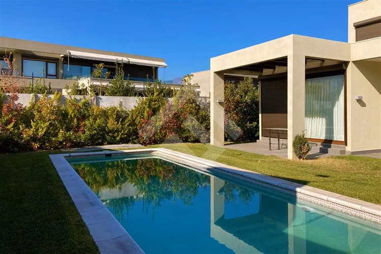 Casa en Venta 3D, 5B, 2 Salitas y 5 Estac. Lo Barnechea