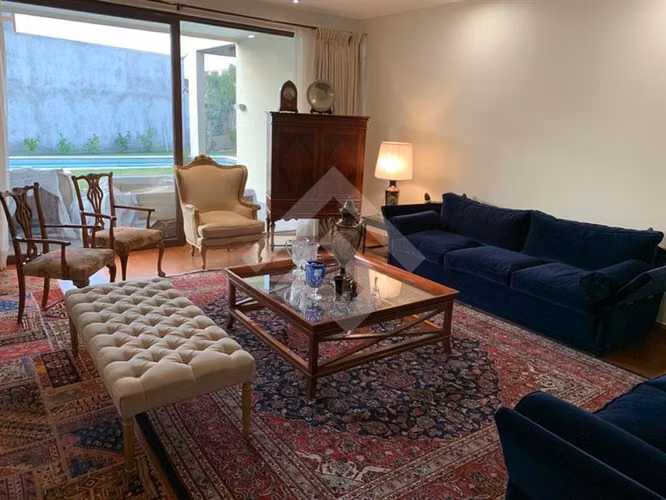 Casa en Venta 3D, 5B, 2 Salitas y 5 Estac. Lo Barnechea