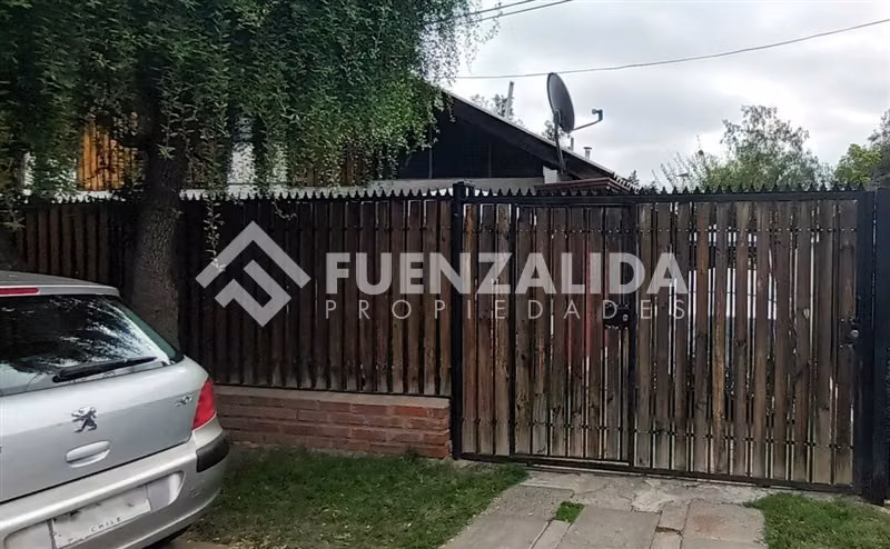 Casa en Venta de 3 Dorm. 1 Baño, en La Florida