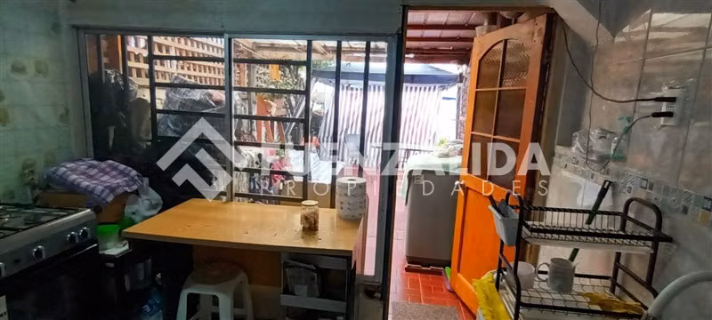 Casa en Venta de 3 Dorm. 1 Baño, en La Florida