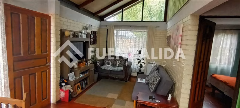 Casa en Venta de 3 Dorm. 1 Baño, en La Florida