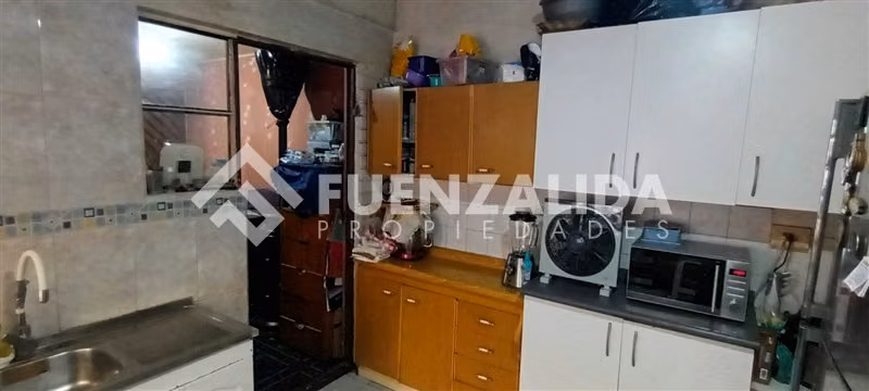 Casa en Venta de 3 Dorm. 1 Baño, en La Florida