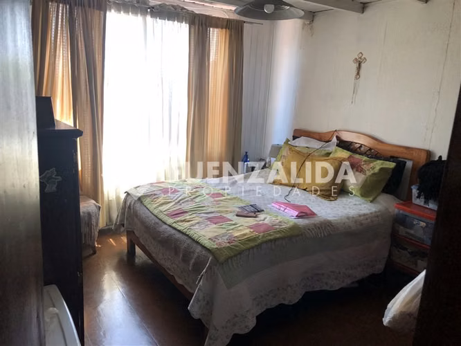 Casa con locales comerciales en Av. Macul