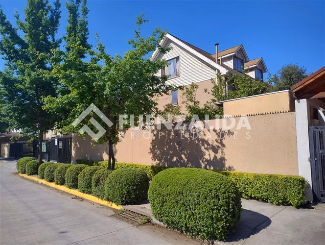 Casa en venta de 4 dorm. en La Florida