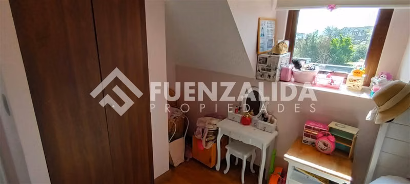 Casa en Venta de 4 Dorm. 3 Baños, en La Florida