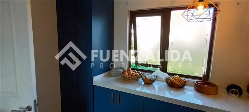 Casa en Venta de 4 Dorm. 3 Baños, en La Florida
