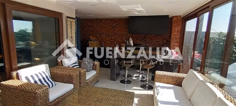 Casa en Venta de 4 Dorm. 3 Baños, en La Florida