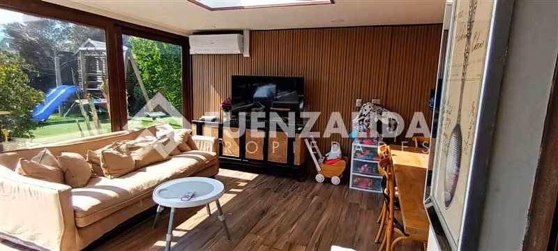 Casa en Venta de 4 Dorm. 3 Baños, en La Florida