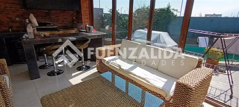 Casa en Venta de 4 Dorm. 3 Baños, en La Florida