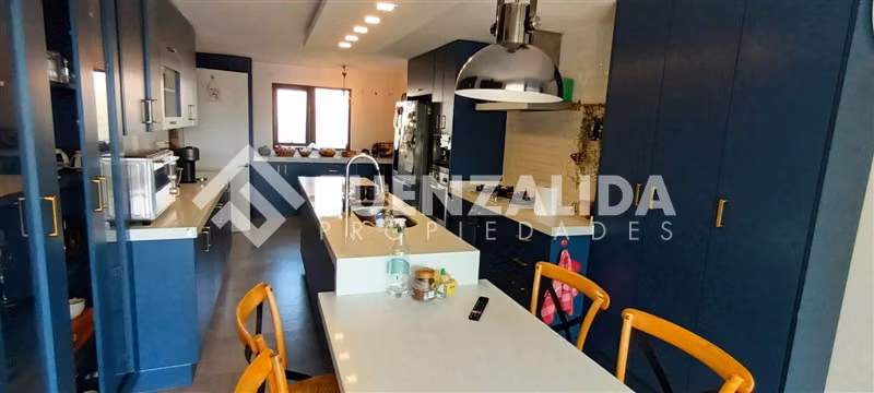Casa en Venta de 4 Dorm. 3 Baños, en La Florida