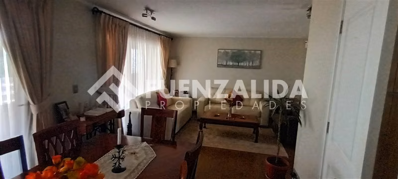 Casa en venta de 4 Dorm. 3 Baños, en La Florida