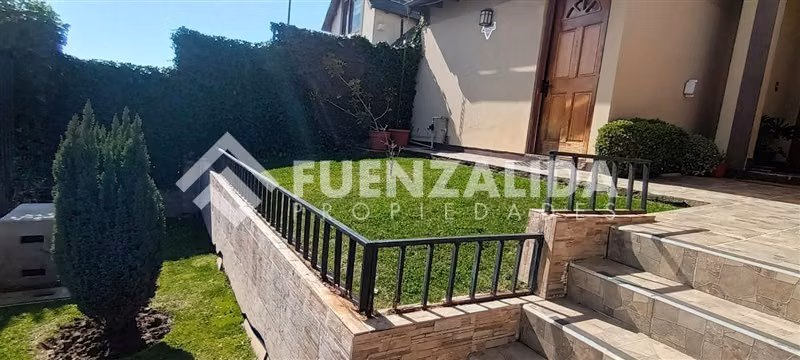 Casa en venta de 4 Dorm. 3 Baños, en La Florida