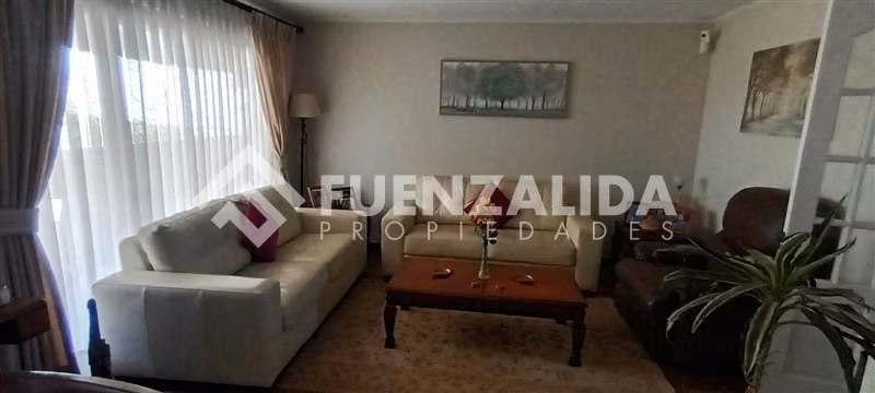 Casa en venta de 4 Dorm. 3 Baños, en La Florida