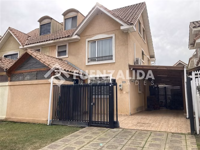 Casa venta 3 pisos, 4 dorm. 2 baños, mall Vivo La Florida