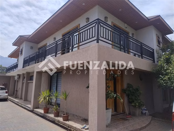Casa en venta de 7 dorm. en La Florida